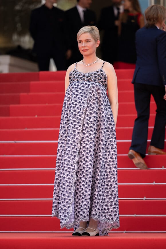 Michelle Williams (enceinte) - Montée des marches du film " Showing Up " lors du 75ème Festival International du Film de Cannes. Le 27 mai 2022 © Olivier Borde / Bestimage 