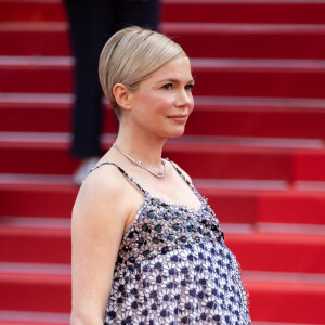 Michelle Williams (enceinte) - Montée des marches du film " Showing Up " lors du 75ème Festival International du Film de Cannes. © Olivier Borde / Bestimage 