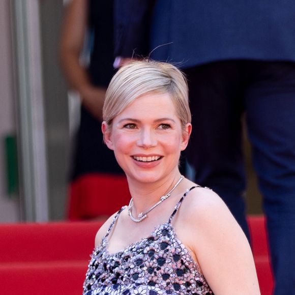 Michelle Williams (enceinte) - Montée des marches du film " Showing Up " lors du 75ème Festival International du Film de Cannes. Le 27 mai 2022 © Cyril Moreau / Bestimage 
