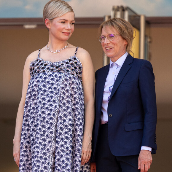 Michelle Williams (enceinte), Kelly Reichardt - Montée des marches du film " Showing Up " lors du 75ème Festival International du Film de Cannes. Le 27 mai 2022 © Olivier Borde / Bestimage 