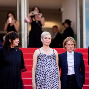 Guest, Michelle Williams (enceinte), Kelly Reichardt - Montée des marches du film " Showing Up " lors du 75ème Festival International du Film de Cannes. Le 27 mai 2022 © Cyril Moreau / Bestimage 