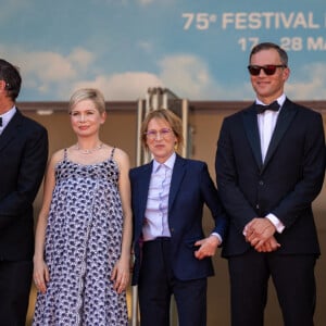 Christopher Blauvelt, Michelle Williams (enceinte), Kelly Reichardt, Neil Kopp et Jonathan Raymond - Montée des marches du film " Showing Up " lors du 75ème Festival International du Film de Cannes. Le 27 mai 2022 © Olivier Borde / Bestimage 