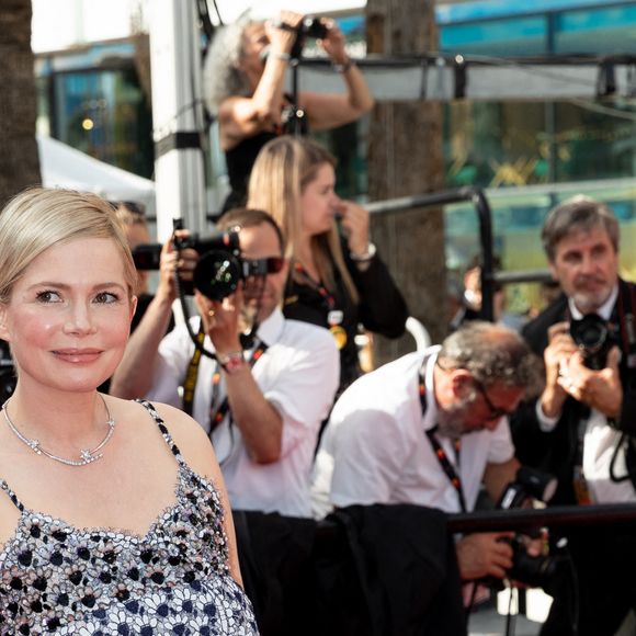 Michelle Williams (enceinte) - Montée des marches du film " Showing Up " lors du 75ème Festival International du Film de Cannes. Le 27 mai 2022 © Cyril Moreau / Bestimage 