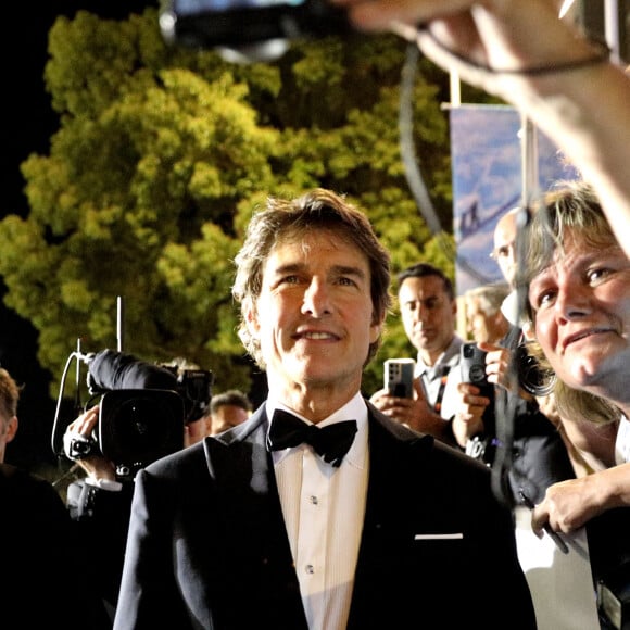 Tom Cruise - Descente des marches du film "Top Gun : Maverick" lors du 75ème Festival International du Film de Cannes. Le 18 mai 2022 © Dominique Jacovides / Bestimage