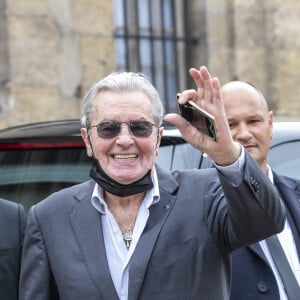 Alain Delon - Obsèques de Jean-Paul Belmondo en en l'église Saint-Germain-des-Prés, à Paris le 10 septembre 2021