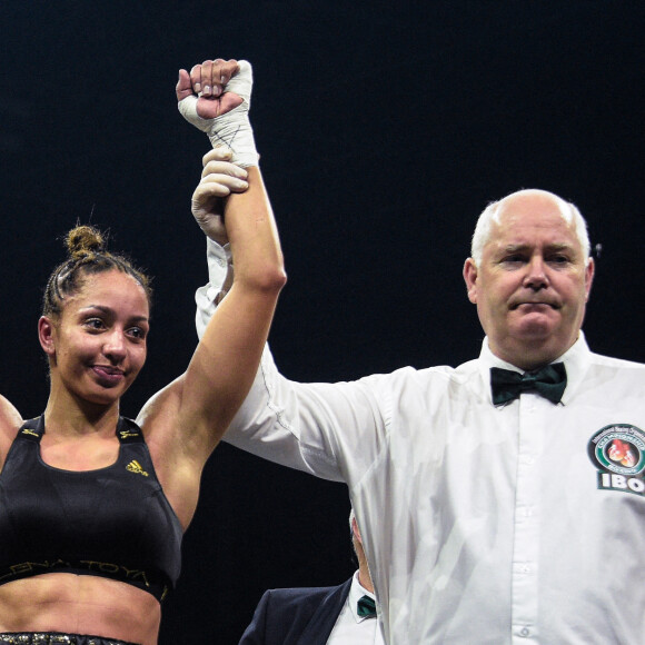 Estelle Yoka-Mossely s'est montrée meilleure technicienne et bat l'Allemande Verena Kaiser aux points lors des championne IBO des légers à la H Arena de Nantes, France, le 5 mars 2021. © Federico Pestellini/Panoramic/Bestimage