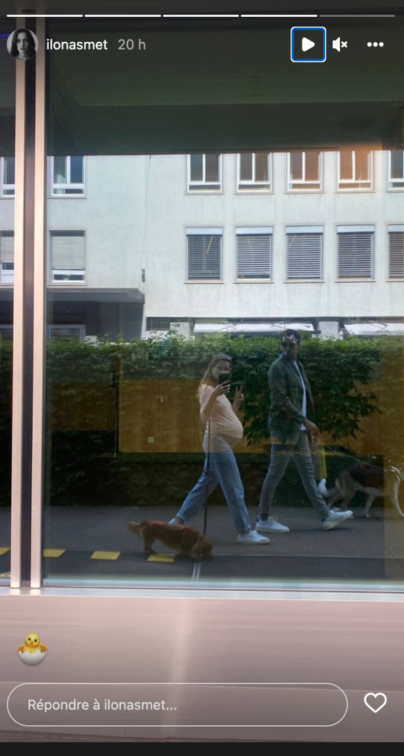 Ilona Smet, en promenade avec son compagnon, dévoile son baby bump via sa story Instagram.