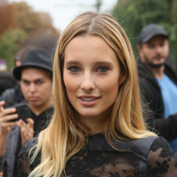 Fiançailles - Ilona Smet fiancée à Kamran - Ilona Smet (habillée en Création Olivier Lapidus) à la sortie du défilé de mode collection Printemps/Eté 2018 Lanvin lors de la Fashion Week à Paris, France, le 27 septembre 2017. © CVS-Veeren/Bestimage 