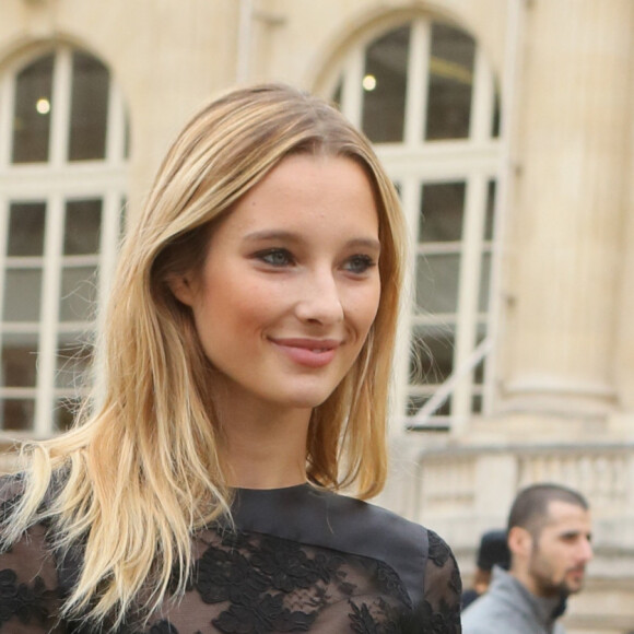 Ilona Smet (habillée en Création Olivier Lapidus) - Arrivées au défilé de mode printemps-été 2018 "Lanvin" au Grand Palais à Paris. Le 27 septembre 2017 © CVS-Veeren / Bestimage  Arrivals at the Lanvin fashion show SS 2018 in Paris. On september 27th 2017 