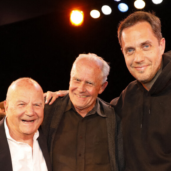 Exclusif - Marc Ladreit de Lacharrière, Marc Smith (poète américain, créateur du Slam), Grand Corps Malade (Fabien Marsaud) - Finale des Trophées Slam à l'école au Petit Théatre Saint-Martin à Paris le 23 mai 2022. © Marc Ausset-Lacroix/Bestimage