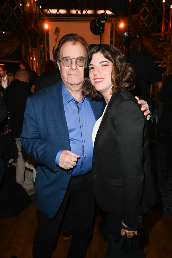 Daniel Russo et sa fille Charlotte Russo au photocall de la 33ème cérémonie des Molière aux Folies Bergère à Paris le 30 mai 2022. © Coadic Guirec / Bestimage 