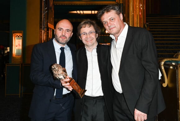 Gérald Sibleyras (Molière de la Comédie, Berlin Berlin), Patrick Haudecoeur (Molière de la Comédie, Berlin Berlin) au photocall de la 33ème cérémonie des Molière aux Folies Bergère à Paris le 30 mai 2022. © Coadic Guirec / Bestimage 