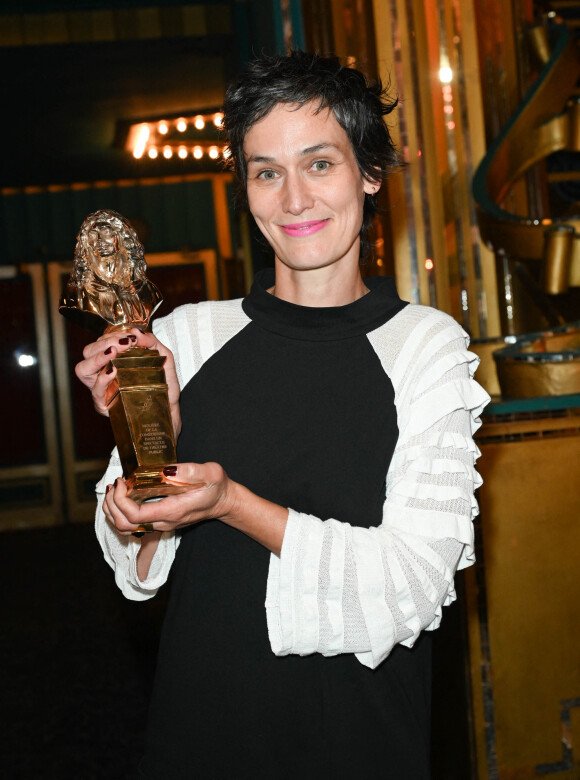 Clotilde Hesme (Molière de la Comédienne dans un spectacle de Théâtre public dans Stallone) au photocall de la 33ème cérémonie des Molière aux Folies Bergère à Paris le 30 mai 2022. © Coadic Guirec / Bestimage 