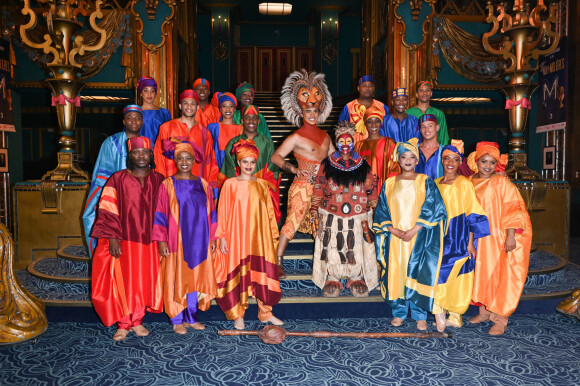 La troupe du Roi Lion au photocall de la 33ème cérémonie des Molière aux Folies Bergère à Paris le 30 mai 2022. © Coadic Guirec / Bestimage 