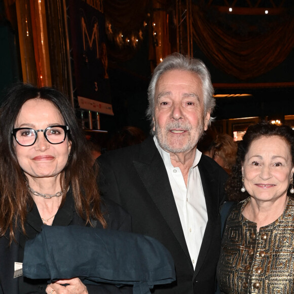 Evelyne Bouix, Pierre Arditi et sa soeur Catherine Arditi au photocall de la 33ème cérémonie des Molières aux Folies Bergère à Paris le 30 mai 2022. © Coadic Guirec / Bestimage 