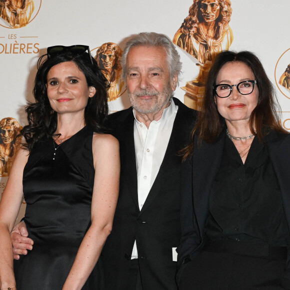 Salomé Lelouch, Pierre Arditi, Evelyne Bouix au photocall de la 33e cérémonie des Molières aux Folies Bergère à Paris. © Coadic Guirec / Bestimage 