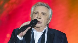 "Attention... je me tire !" : Michel Sardou prêt à quitter la France ? Il explique sa colère