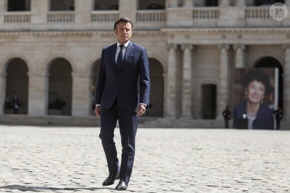 Le président français Emmanuel Macron lors de l'hommage national à Françoise Rudetzki dans la cour d'honneur de l'Hôtel national des Invalides. à Paris, le 1er juin 2022.