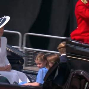 La princesse Charlotte fait sensation dans un look bleu ciel royal, durant la parade Trooping the Colour pour le jubilé de platine de la reine Elizabeth II, ce jeudi 2 juin 2022