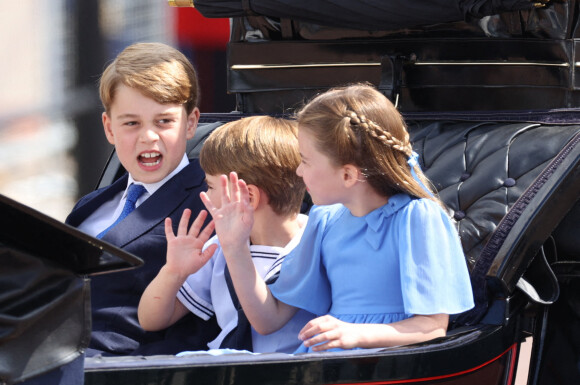 Le prince George, le prince Louis et la princesse Charlotte lors de la parade Trooping the Colour, le jeudi 2 juin 2022 à Londres, pour lancer le jubilé de platine de la reineE Elizabeth II