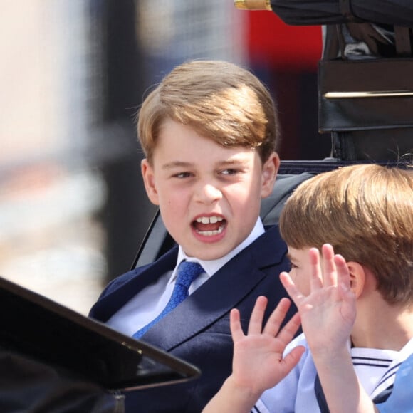 Le prince George, le prince Louis et la princesse Charlotte lors de la parade Trooping the Colour, le jeudi 2 juin 2022 à Londres, pour lancer le jubilé de platine de la reineE Elizabeth II