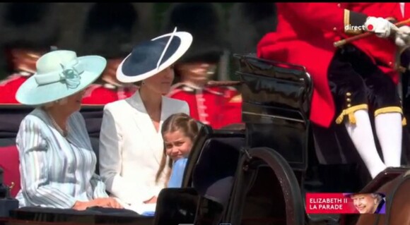 Kate Middleton accompagnée de ses trois enfants George, Louis et Charlotte, de Camilla Parker Bowles lors du jubilé.