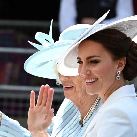 Catherine Kate Middleton, duchesse de Cambridge, Camilla Parker Bowles, duchesse de Cornouailles - Les membres de la famille royale lors de la parade militaire "Trooping the Colour" dans le cadre de la célébration du jubilé de platine (70 ans de règne) de la reine Elizabeth II à Londres, le 2 juin 2022.