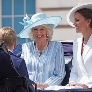 Le prince George, Camilla Parker Bowles, duchesse de Cornouailles, Catherine Kate Middleton, duchesse de Cambridge - Les membres de la famille royale lors de la parade militaire "Trooping the Colour" dans le cadre de la célébration du jubilé de platine (70 ans de règne) de la reine Elizabeth II à Londres, le 2 juin 2022.