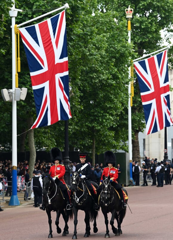 Illustration - Les membres de la famille royale lors de la parade militaire "Trooping the Colour" dans le cadre de la célébration du jubilé de platine (70 ans de règne) de la reine Elizabeth II à Londres, le 2 juin 2022.