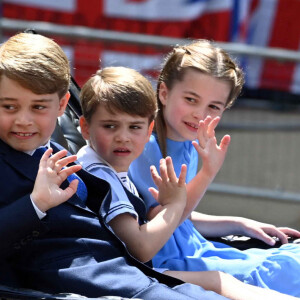 Catherine Kate Middleton, duchesse de Cambridge, La princesse Charlotte, le prince George, le prince Louis - Les membres de la famille royale lors de la parade militaire "Trooping the Colour" dans le cadre de la célébration du jubilé de platine (70 ans de règne) de la reine Elizabeth II à Londres, le 2 juin 2022.