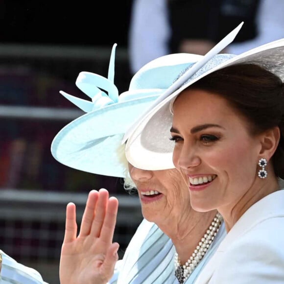 Catherine Kate Middleton, duchesse de Cambridge, Camilla Parker Bowles, duchesse de Cornouailles - Les membres de la famille royale lors de la parade militaire "Trooping the Colour" dans le cadre de la célébration du jubilé de platine (70 ans de règne) de la reine Elizabeth II à Londres, le 2 juin 2022.