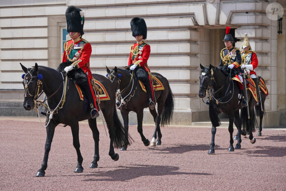 Le prince Charles, prince de Galles, le prince William, duc de Cambridge - Les membres de la famille royale lors de la parade militaire "Trooping the Colour" dans le cadre de la célébration du jubilé de platine (70 ans de règne) de la reine Elizabeth II à Londres, le 2 juin 2022.