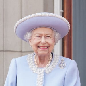 La famille royale au balcon lors de la parade militaire "Trooping the Colour" dans le cadre de la célébration du jubilé de platine de la reine Elizabeth II à Londres le 2 juin 2022.