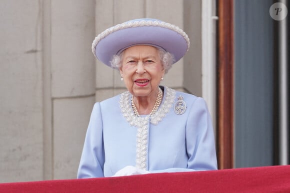 La famille royale au balcon lors de la parade militaire "Trooping the Colour" dans le cadre de la célébration du jubilé de platine de la reine Elizabeth II à Londres le 2 juin 2022.