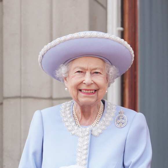 La famille royale au balcon lors de la parade militaire "Trooping the Colour" dans le cadre de la célébration du jubilé de platine de la reine Elizabeth II à Londres le 2 juin 2022.