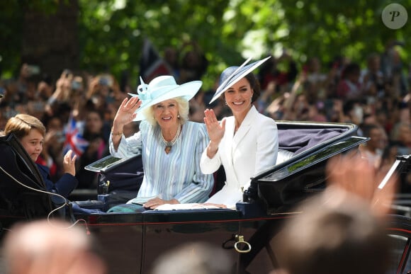 Camilla Parker Bowles, duchesse de Cornouailles, Catherine (Kate) Middleton, duchesse de Cambridge, le prince George de Cambridge - Les membres de la famille royale lors de la parade militaire "Trooping the Colour" dans le cadre de la célébration du jubilé de platine (70 ans de règne) de la reine Elizabeth II à Londres, le 2 juin 2022.