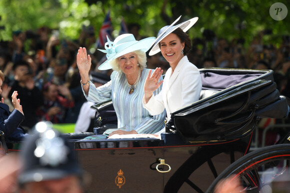 Camilla Parker Bowles, duchesse de Cornouailles, Catherine (Kate) Middleton, duchesse de Cambridge, le prince George de Cambridge - Les membres de la famille royale lors de la parade militaire "Trooping the Colour" dans le cadre de la célébration du jubilé de platine (70 ans de règne) de la reine Elizabeth II à Londres, le 2 juin 2022.