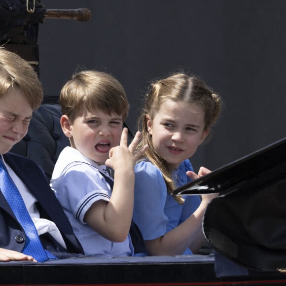 Le prince George, le prince Louis et la princesse Charlotte - Les membres de la famille royale lors de la parade militaire "Trooping the Colour" dans le cadre de la célébration du jubilé de platine (70 ans de règne) de la reine Elizabeth II à Londres, le 2 juin 2022.