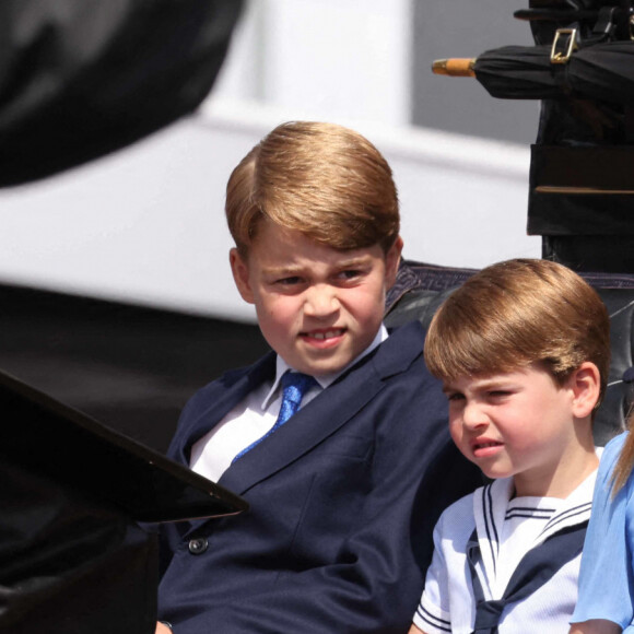 Le prince George, le prince Louis et la princesse Charlotte - Les membres de la famille royale lors de la parade militaire "Trooping the Colour" dans le cadre de la célébration du jubilé de platine (70 ans de règne) de la reine Elizabeth II à Londres, le 2 juin 2022.