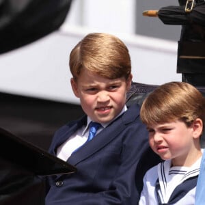 Le prince George, le prince Louis et la princesse Charlotte - Les membres de la famille royale lors de la parade militaire "Trooping the Colour" dans le cadre de la célébration du jubilé de platine (70 ans de règne) de la reine Elizabeth II à Londres, le 2 juin 2022.