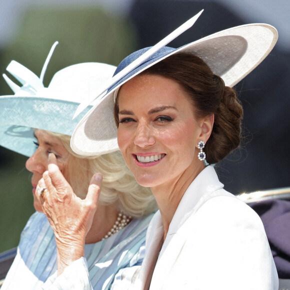 Camilla Parker Bowles, duchesse de Cornouailles, Catherine (Kate) Middleton, duchesse de Cambridge - Les membres de la famille royale lors de la parade militaire "Trooping the Colour" dans le cadre de la célébration du jubilé de platine (70 ans de règne) de la reine Elizabeth II à Londres, le 2 juin 2022.