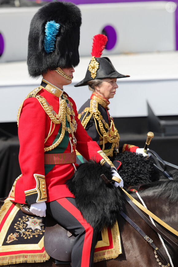 Le prince William, duc de Cambridge - Les membres de la famille royale lors de la parade militaire "Trooping the Colour" dans le cadre de la célébration du jubilé de platine (70 ans de règne) de la reine Elizabeth II à Londres, le 2 juin 2022.