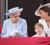 Elizabeth II et les Cambridge sur le balcon à Londres