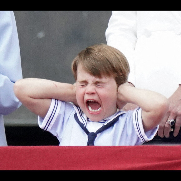 Le prince Louis de Cambridge - Les membres de la famille royale saluent la foule depuis le balcon du Palais de Buckingham, lors de la parade militaire "Trooping the Colour" dans le cadre de la célébration du jubilé de platine (70 ans de règne) de la reine Elizabeth II à Londres, le 2 juin 2022.