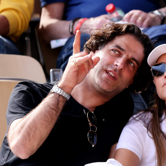 Joyce Jonathan et sa compagnon Martial Paoli - Les célébrités dans les tribunes lors des internationaux de France de Tennis de Roland Garros 2022 à Paris, France, le 2 juin 2022. © Dominique Jacovides/Bestimage