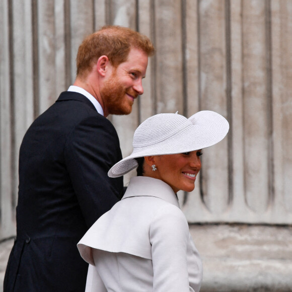 Le prince Harry, duc de Sussex, et Meghan Markle, duchesse de Sussex - Les membres de la famille royale et les invités lors de la messe célébrée à la cathédrale Saint-Paul de Londres, dans le cadre du jubilé de platine (70 ans de règne) de la reine Elisabeth II d'Angleterre. Londres, le 3 juin 2022. 
