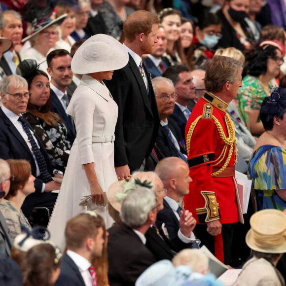 Le prince Harry, duc de Sussex, et Meghan Markle, duchesse de Sussex - Les membres de la famille royale et les invités lors de la messe célébrée à la cathédrale Saint-Paul de Londres, dans le cadre du jubilé de platine (70 ans de règne) de la reine Elisabeth II d'Angleterre. Londres, le 3 juin 2022. 