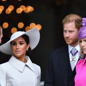 Le prince Harry, duc de Sussex, et Meghan Markle, duchesse de Sussex, Zara Tindall - Les membres de la famille royale et les invités lors de la messe célébrée à la cathédrale Saint-Paul de Londres, dans le cadre du jubilé de platine (70 ans de règne) de la reine Elisabeth II d'Angleterre. Londres, le 3 juin 2022. 