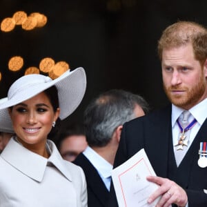 Le prince Harry, duc de Sussex, et Meghan Markle, duchesse de Sussex - Les membres de la famille royale et les invités lors de la messe célébrée à la cathédrale Saint-Paul de Londres, dans le cadre du jubilé de platine (70 ans de règne) de la reine Elisabeth II d'Angleterre. Londres, le 3 juin 2022. 