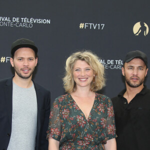 Nathalie Boutefeu, Ali Marhyar, Cécile Bois, Raphaël Lenglet et Yeelem Jappain lors du photocall de "Candice Renoir" lors du 57ème Festival de la télévision de Monté-Carlo le 17 juin 2017. © Denis Guignebourg / Bestimage